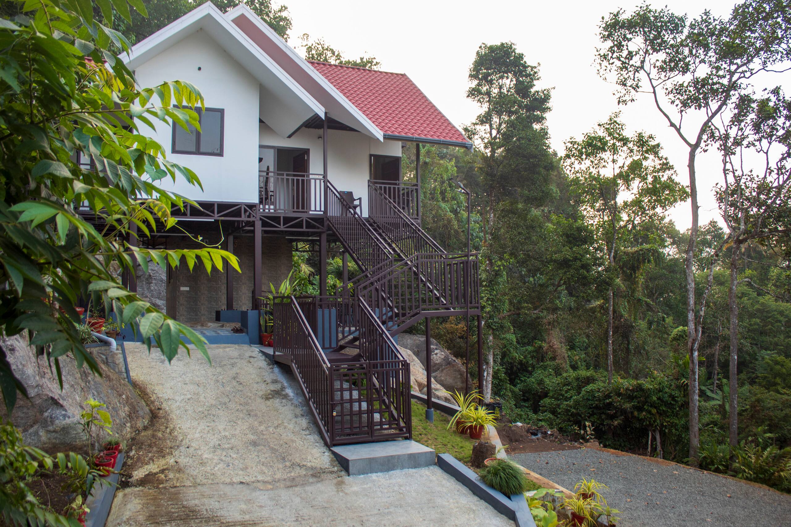 Golden Oriole Homestay Adimaly - Munnar 36