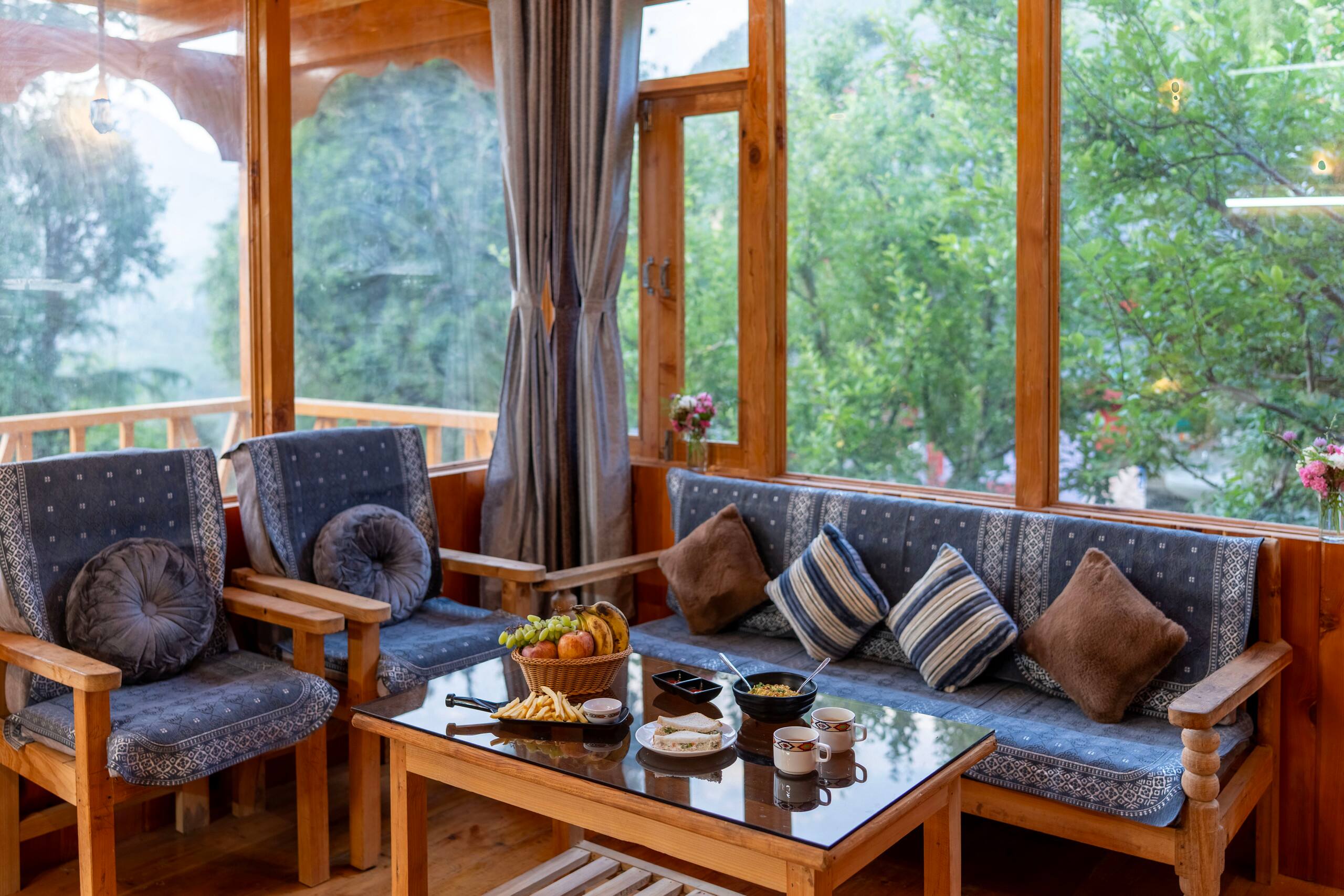 Tree Tales | Peaceful Treehouse with Garden, Jibhi 36