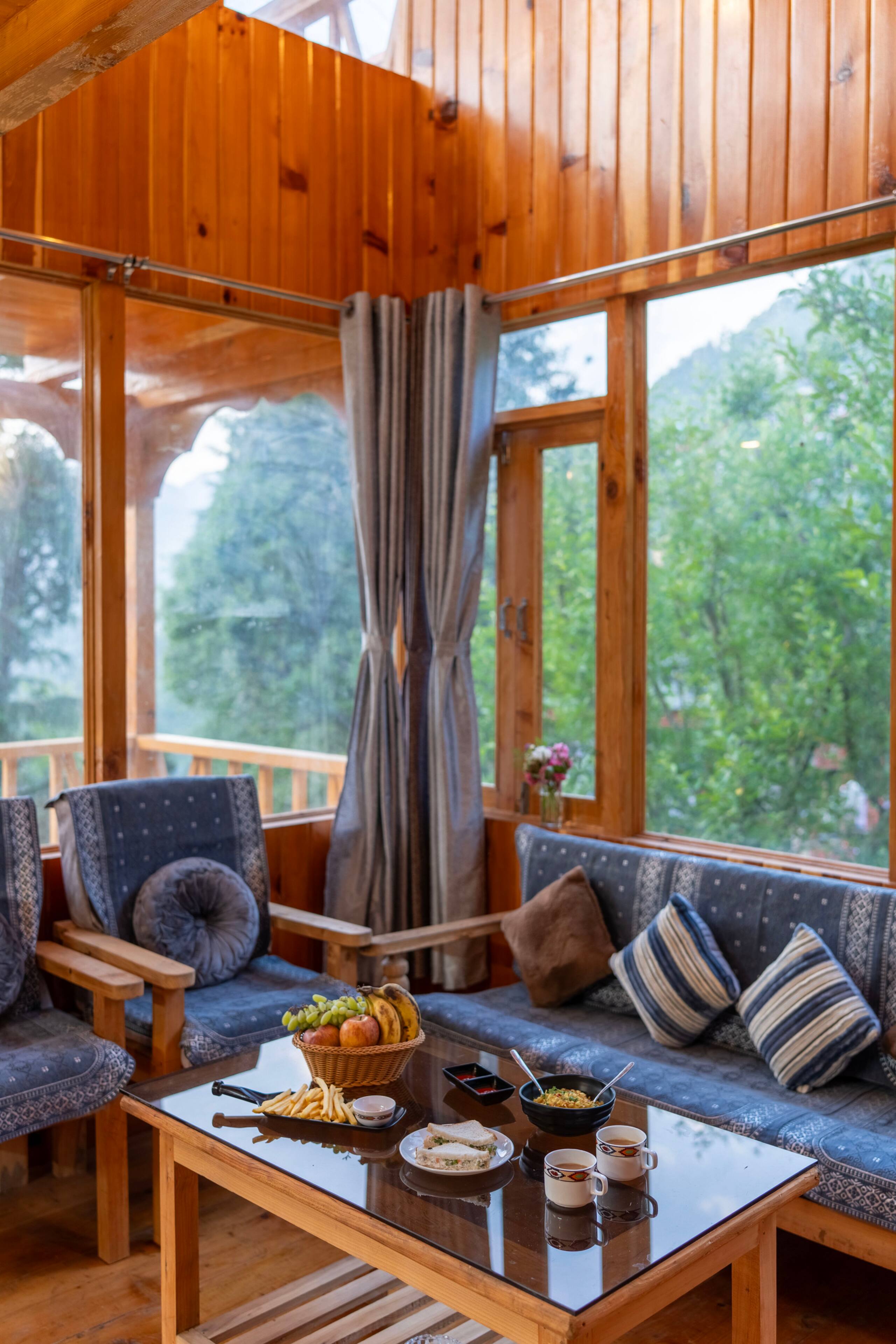 Tree Tales | Peaceful Treehouse with Garden, Jibhi 18