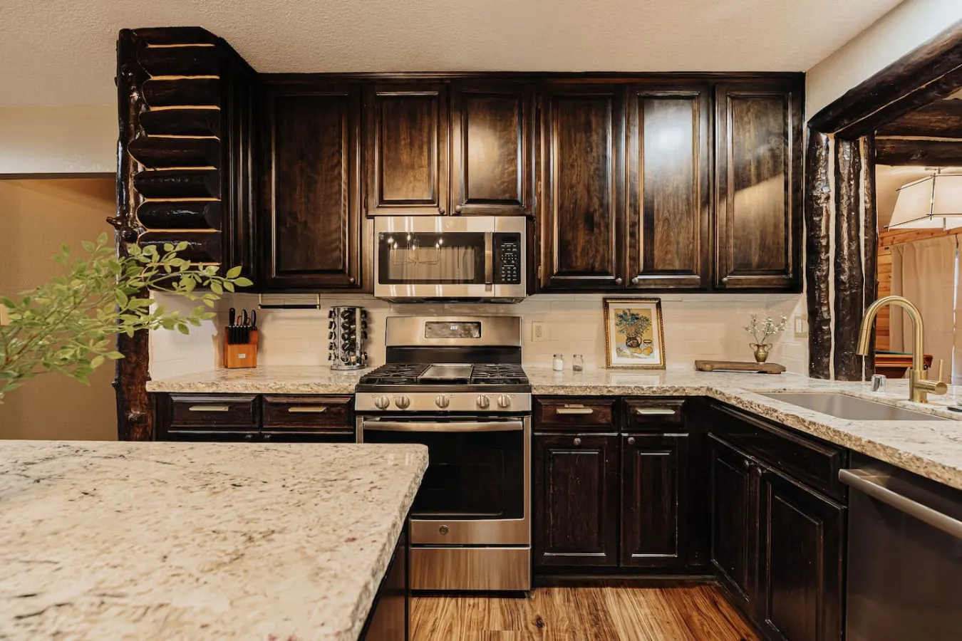 Stylish Sylvan Glen Chalet w Hot Tub, Pool Table 6