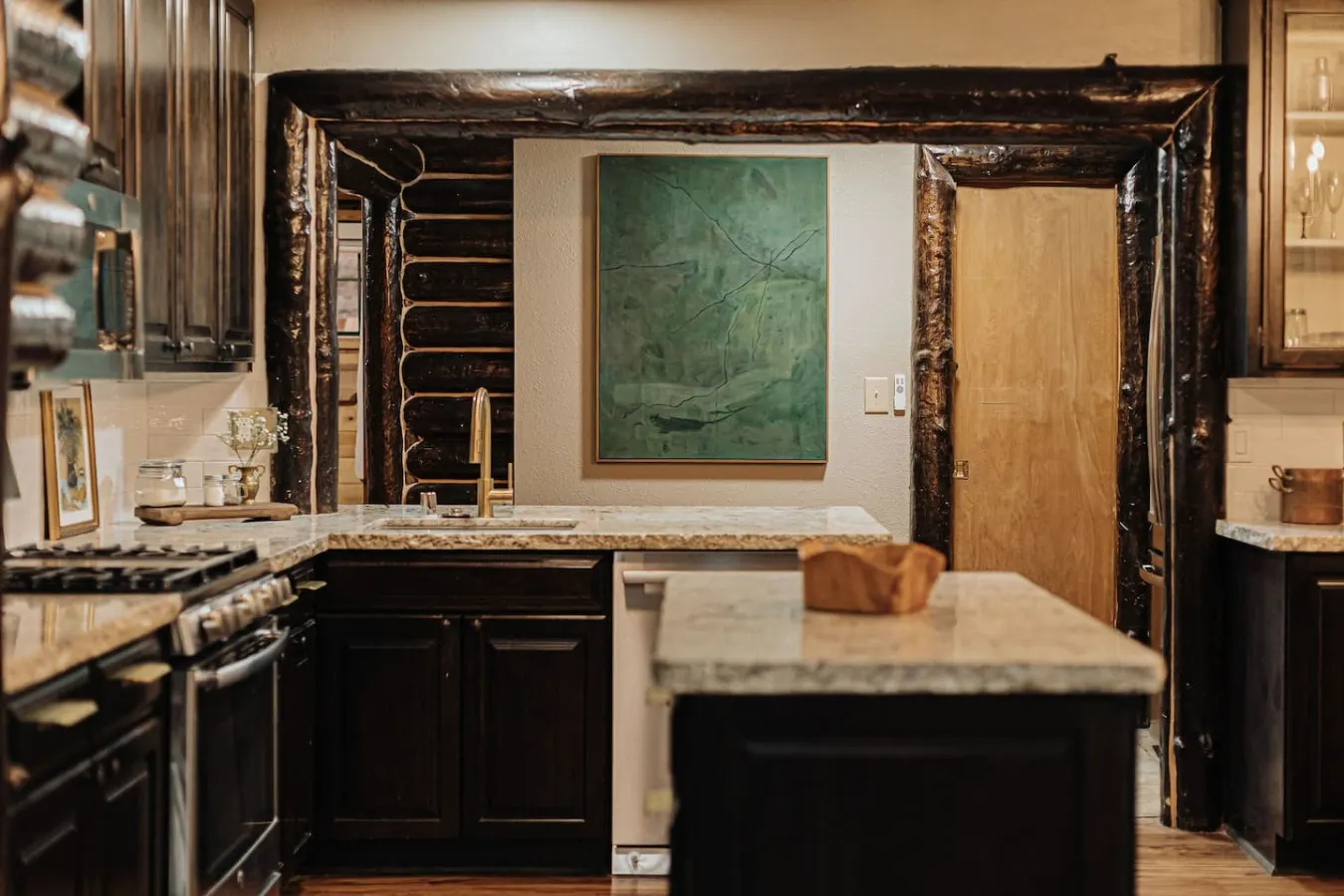 Stylish Sylvan Glen Chalet w Hot Tub, Pool Table 7