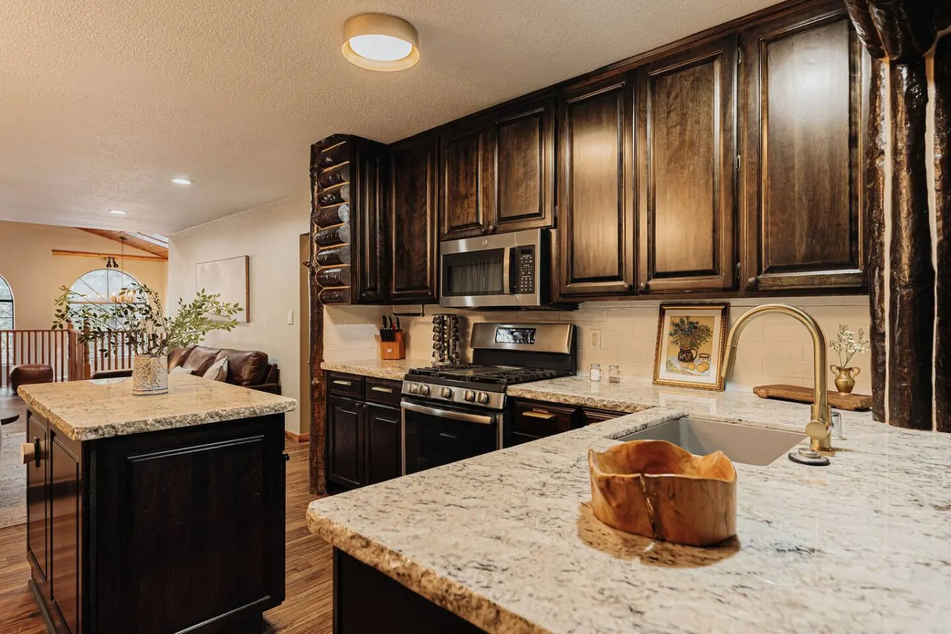 Stylish Sylvan Glen Chalet w Hot Tub, Pool Table 8