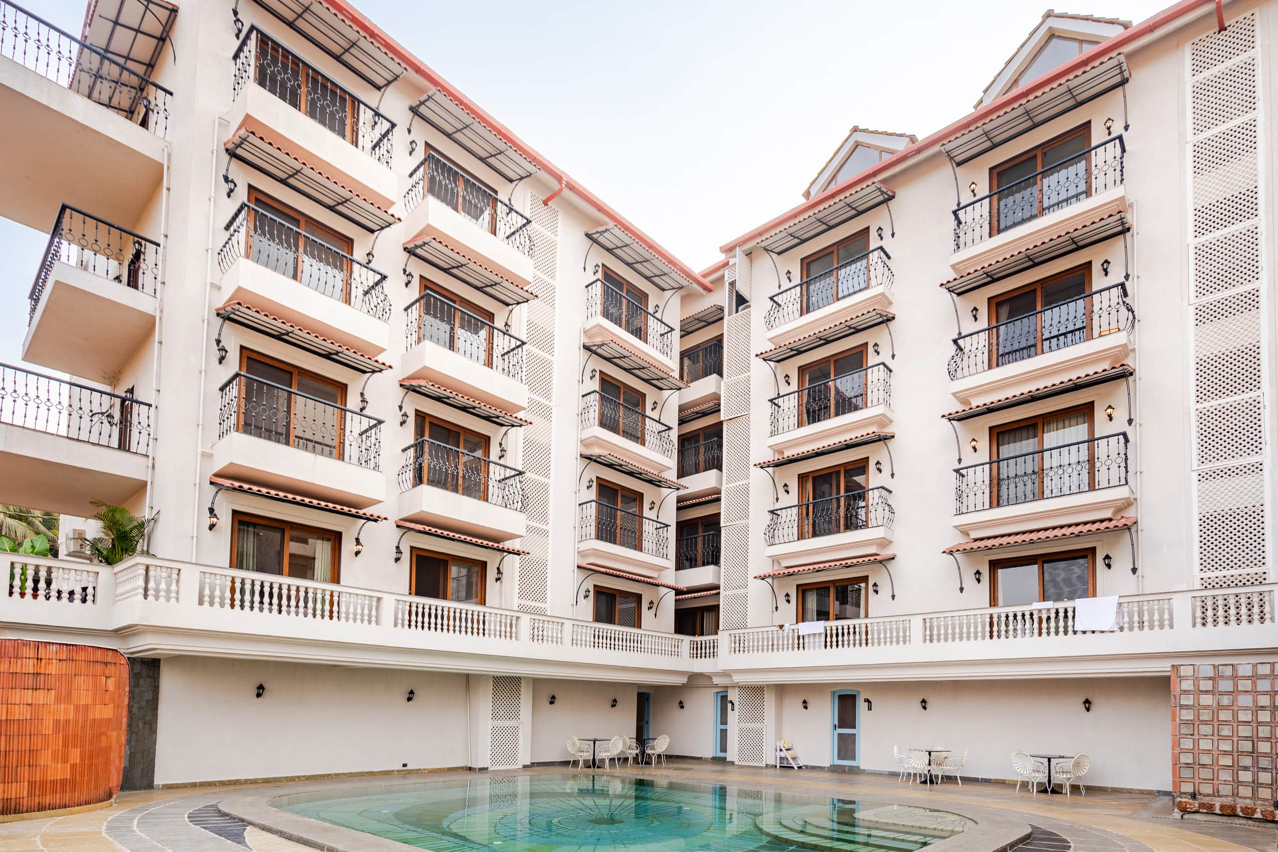 C 101 by Alira Stays | 1Bhk | Near Candolim | Pool 21