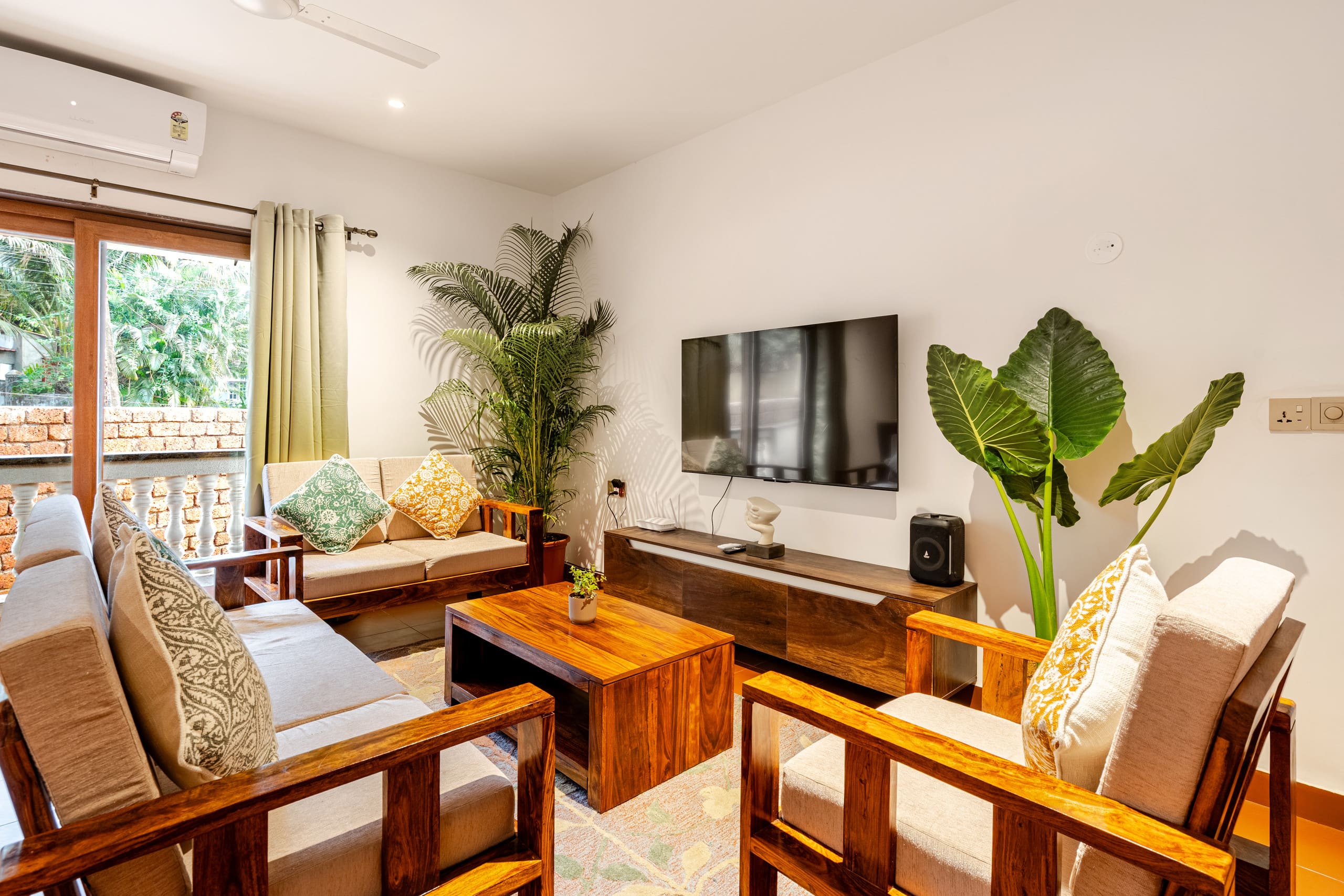 C 101 by Alira Stays | 1Bhk | Near Candolim | Pool 2
