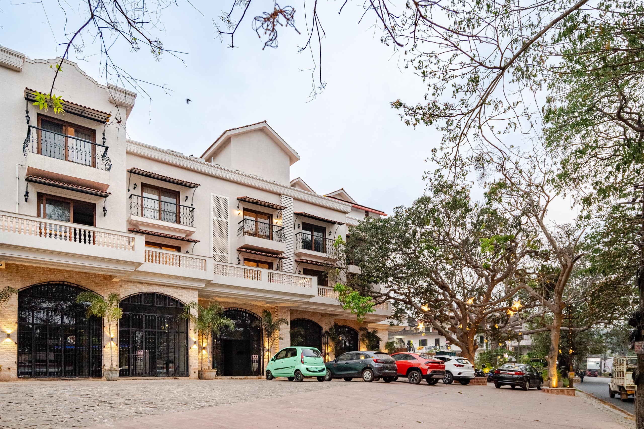 C 101 by Alira Stays | 1Bhk | Near Candolim | Pool 23