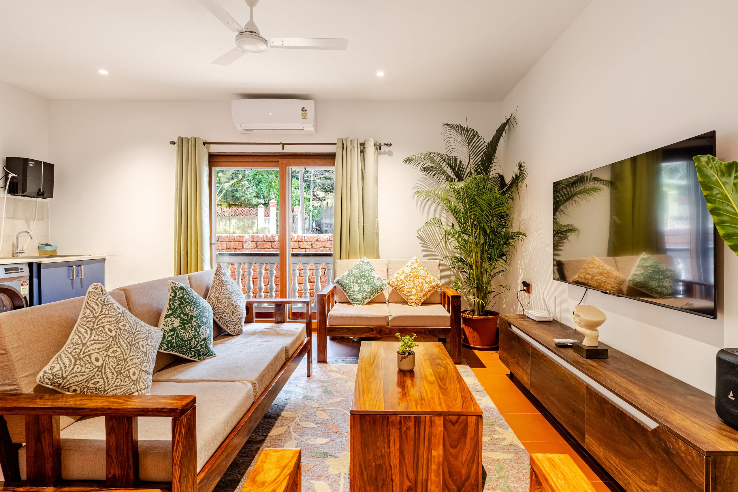 C 101 by Alira Stays | 1Bhk | Near Candolim | Pool 1