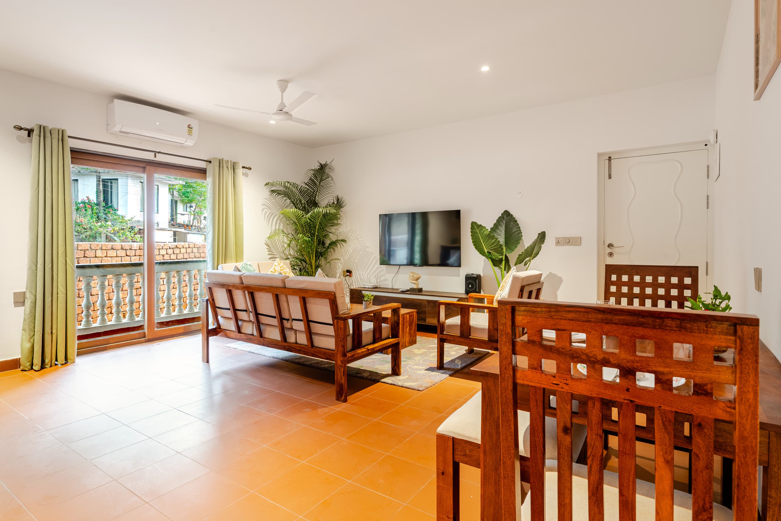 C 101 by Alira Stays | 1Bhk | Near Candolim | Pool 11