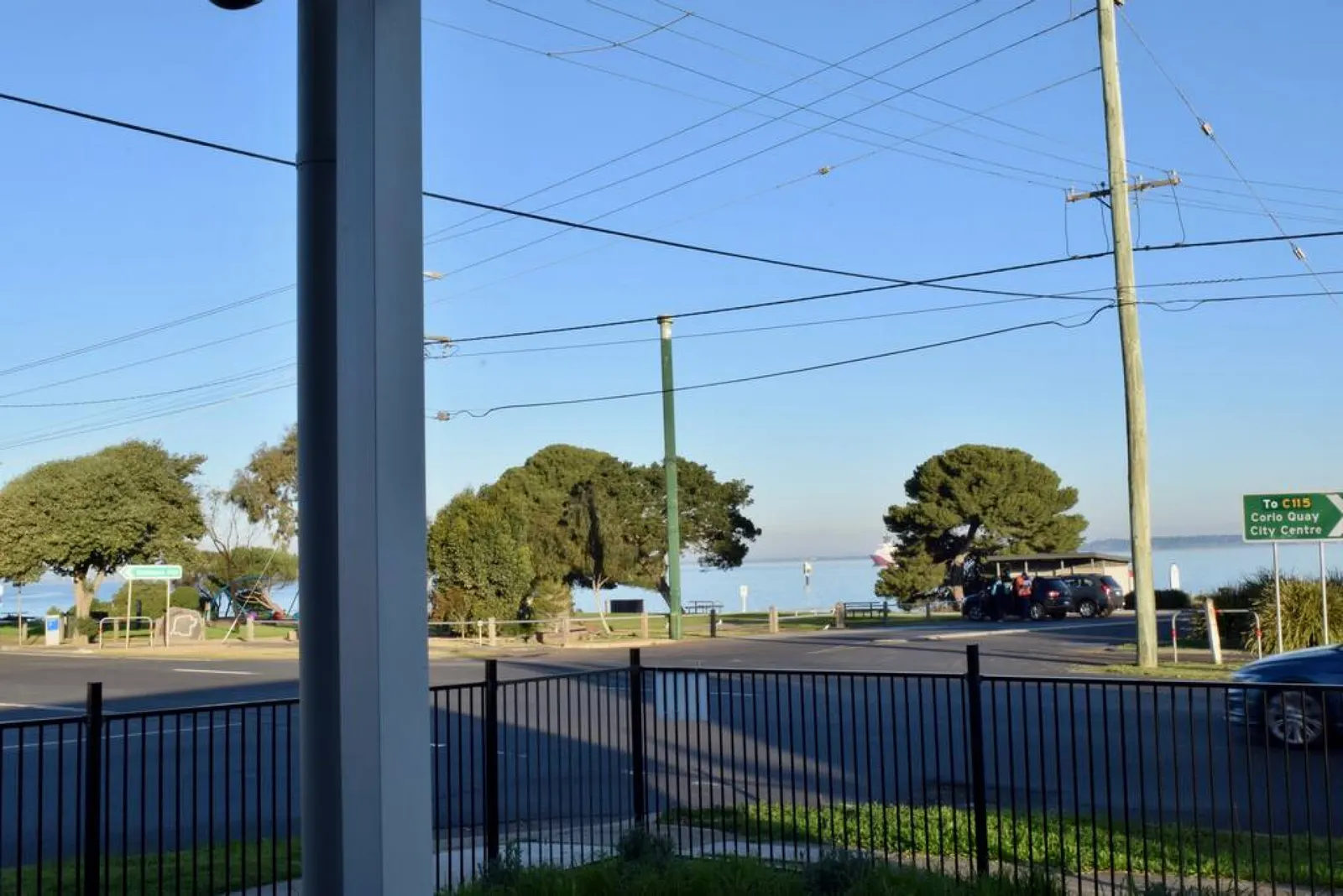 Beachside Getaway Bay Views North Shore VIC Sleeps 12 Free Wifi 10