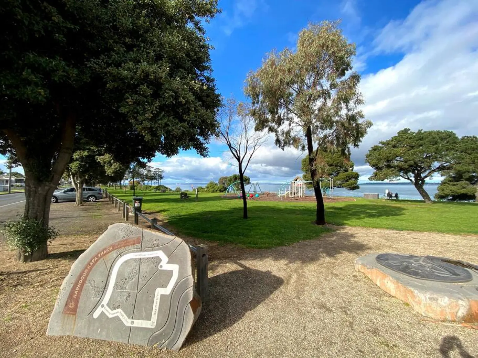 Beachside Getaway Bay Views North Shore VIC Sleeps 12 Free Wifi 13