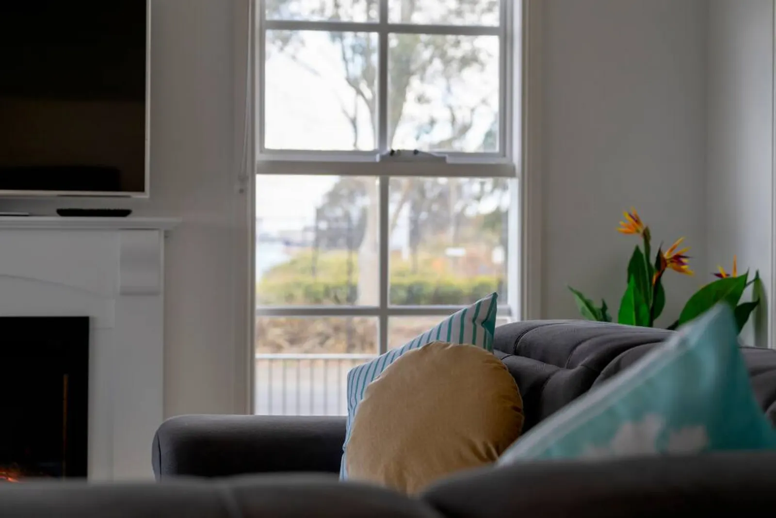 Beachside Getaway Bay Views North Shore VIC Sleeps 12 Free Wifi 8