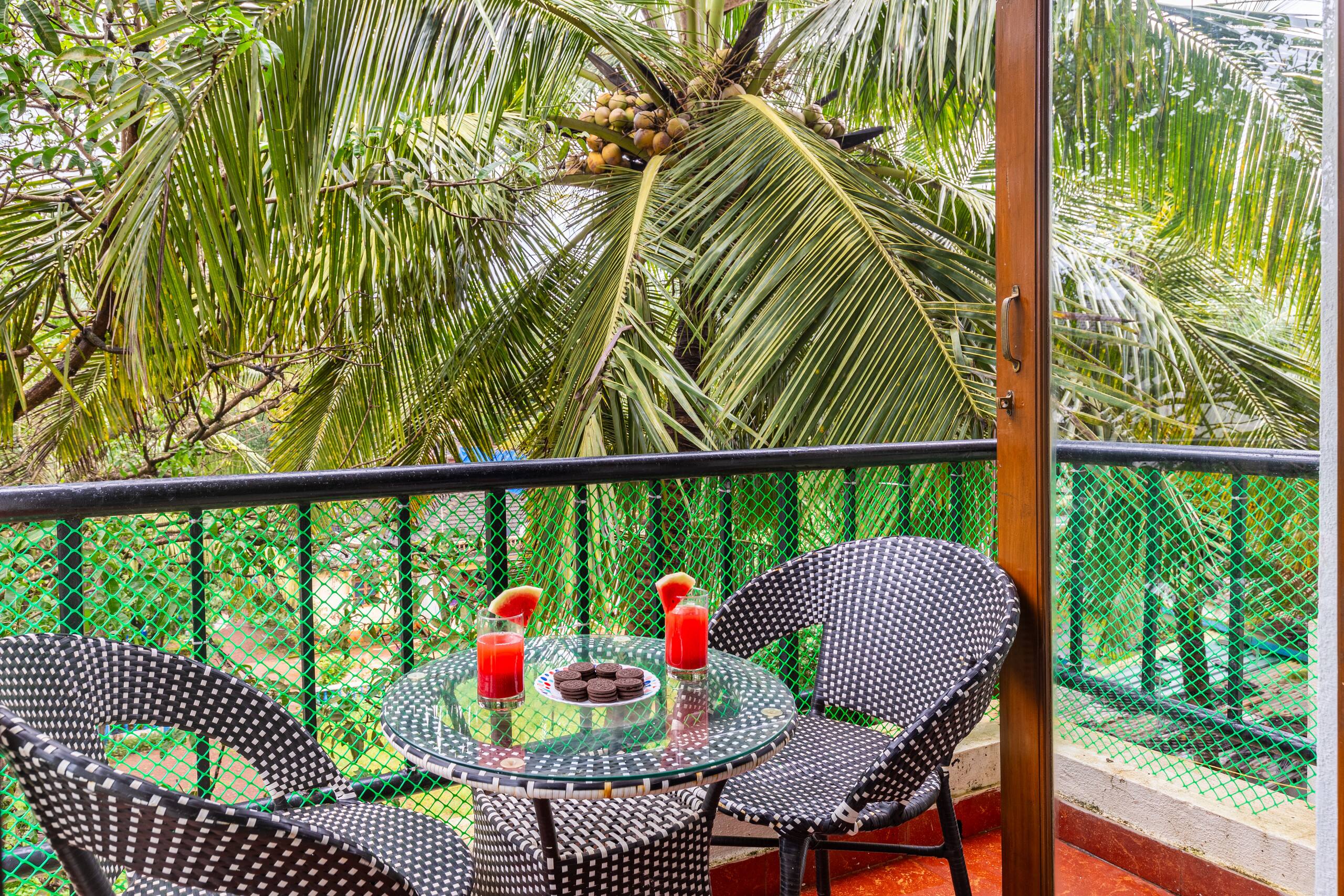 Glee by AlohaGoa: 2BHK Swimming Pool View Apt. 22
