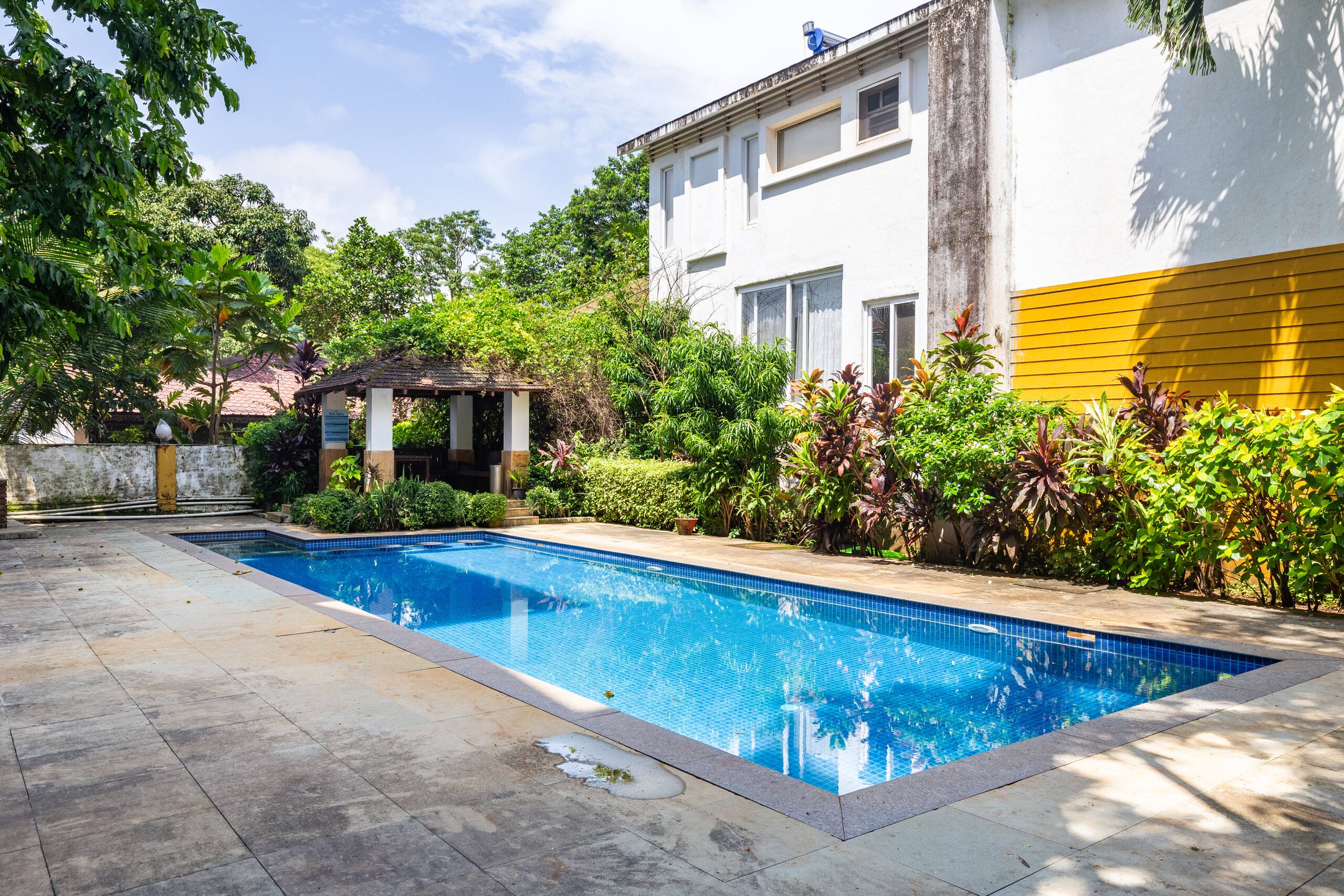 Glee by AlohaGoa: 2BHK Swimming Pool View Apt. 27