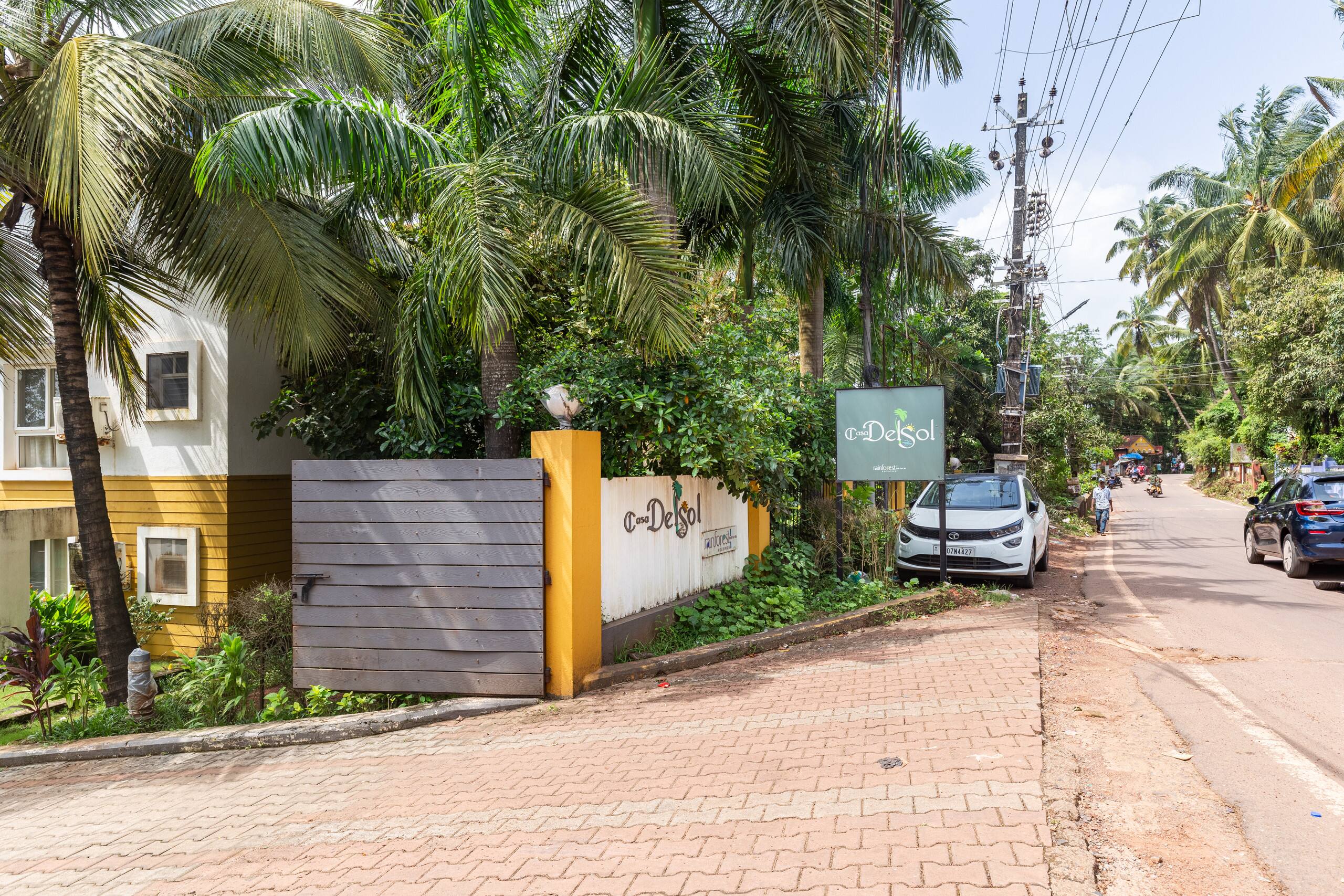 Glee by AlohaGoa: 2BHK Swimming Pool View Apt. 25