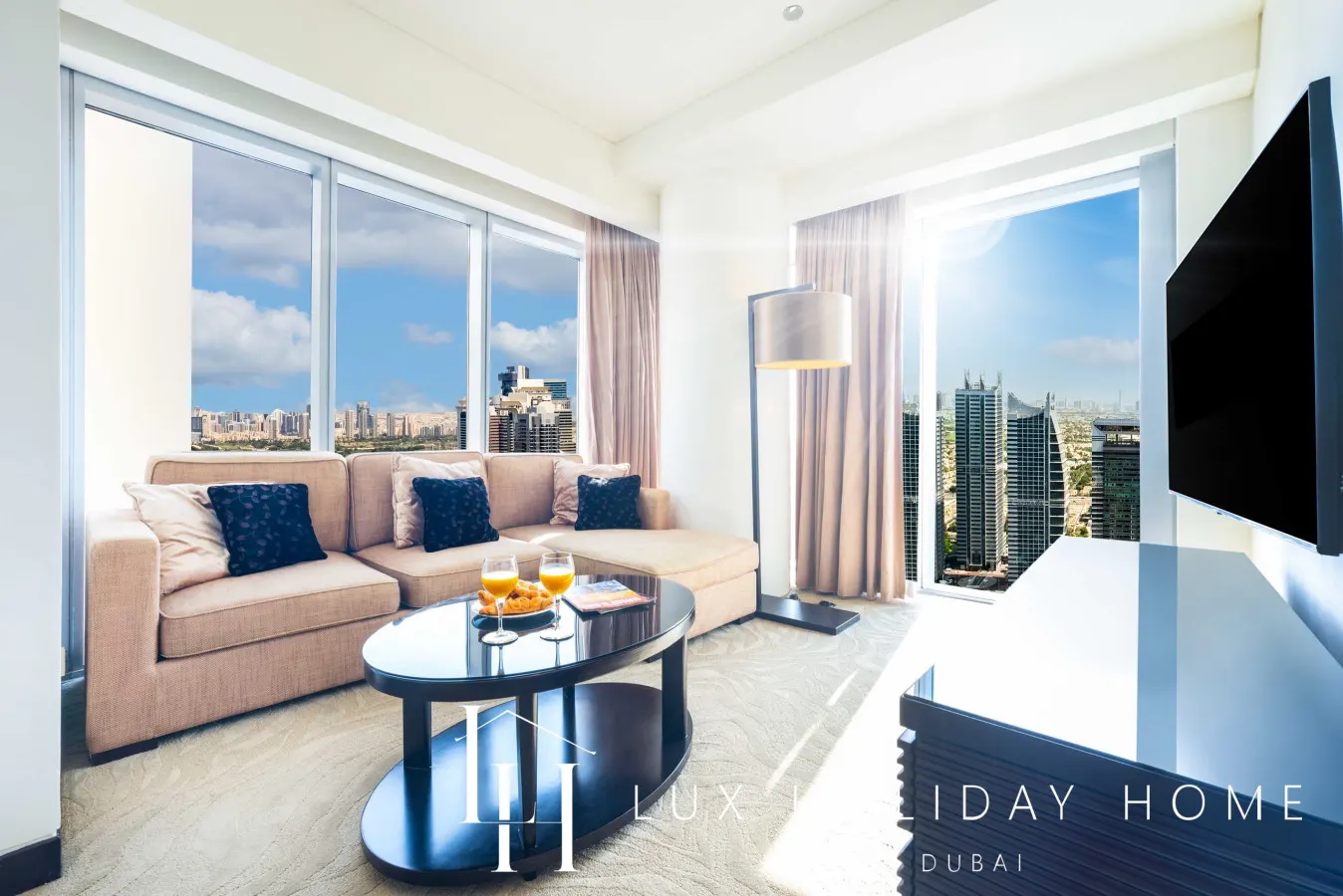 LUX | The JW Marina Suite