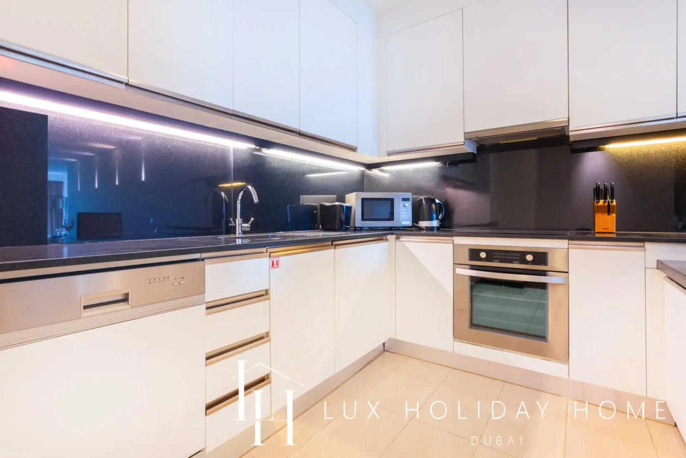 LUX The JW Marina Suite 12