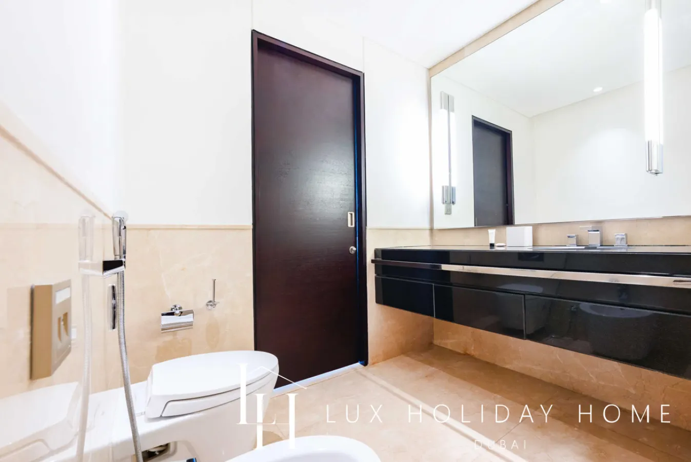 LUX The JW Marina Suite 16