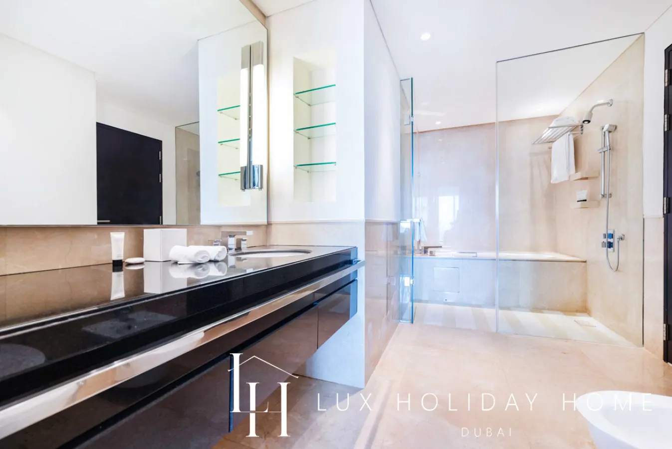 LUX The JW Marina Suite 17
