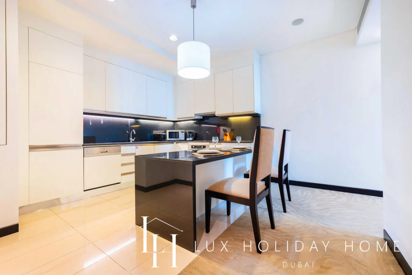 LUX | The JW Marina Suite — photo 5