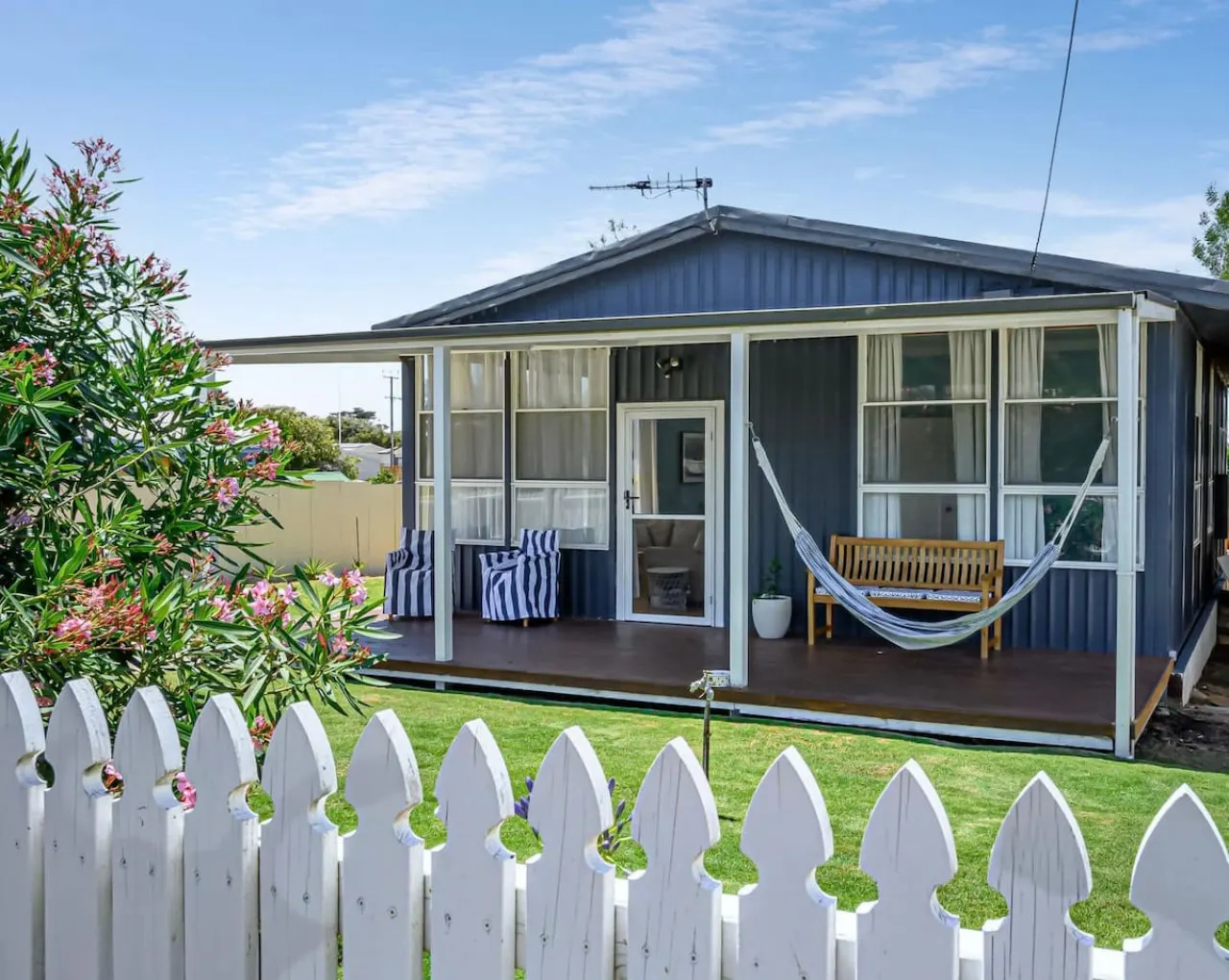 Lil Blue Surf Shack—A Playful Coastal Hideaway