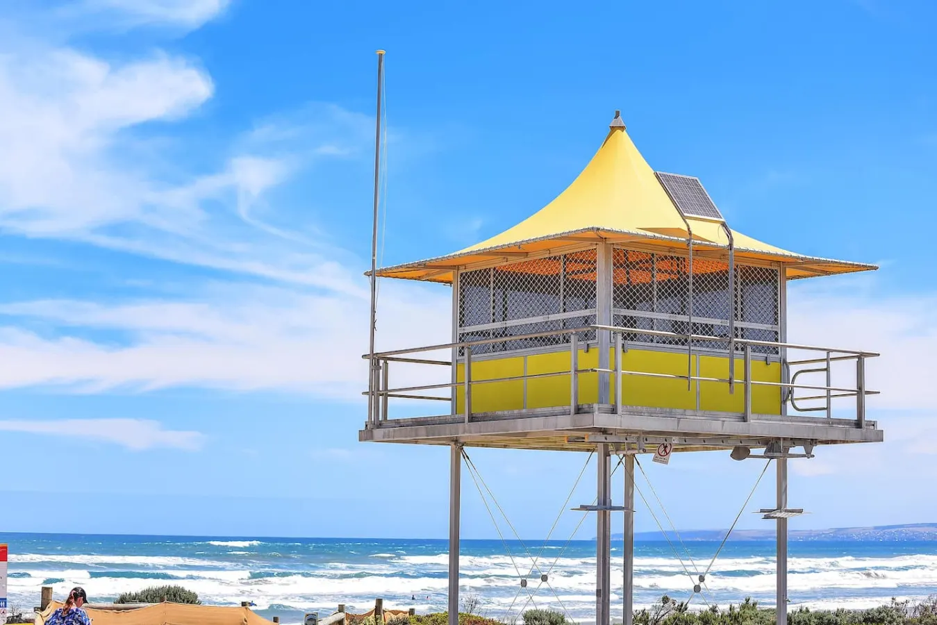 Lil Blue Surf Shack—A Playful Coastal Hideaway 18