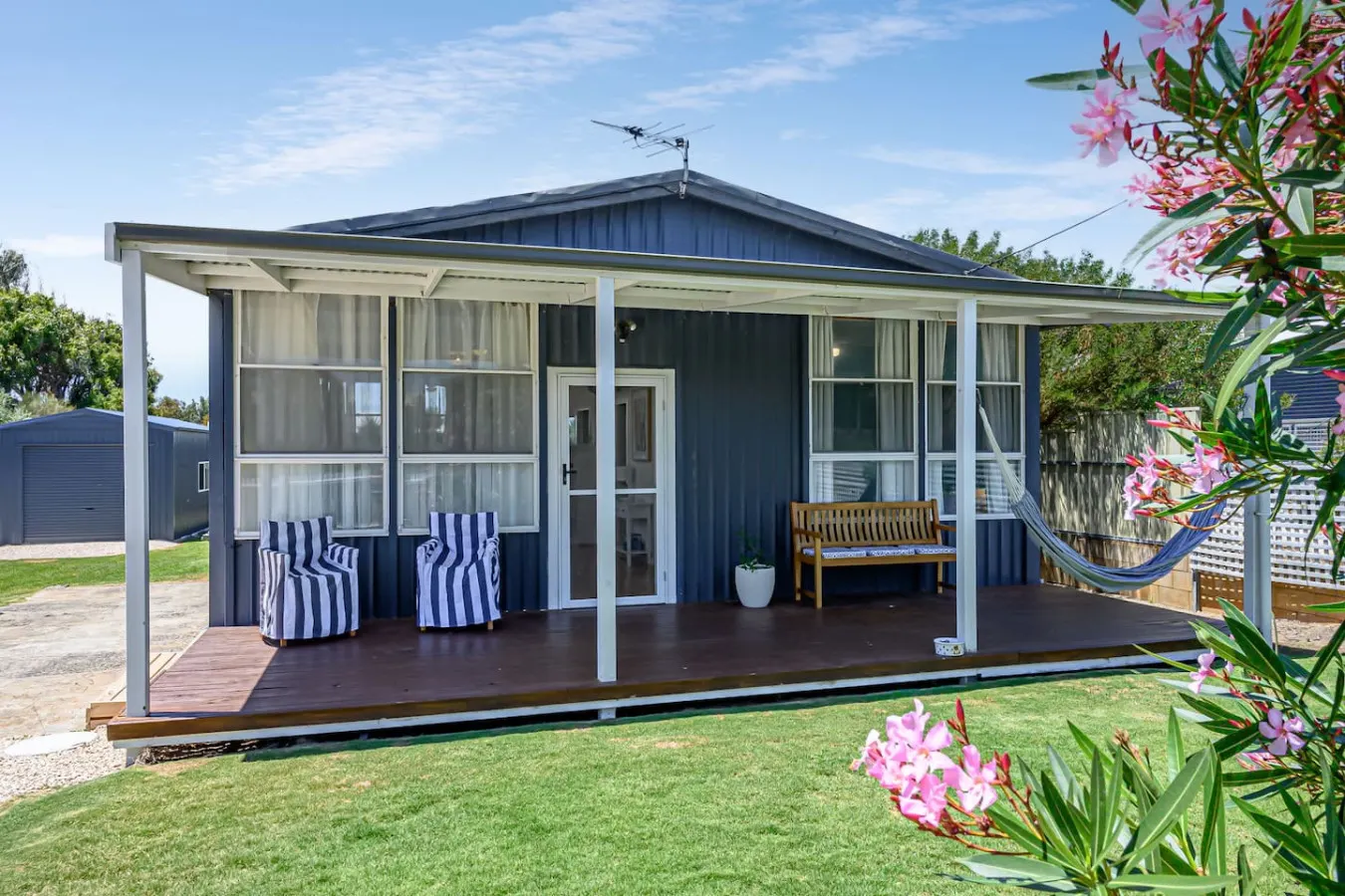 Lil Blue Surf Shack—A Playful Coastal Hideaway 6