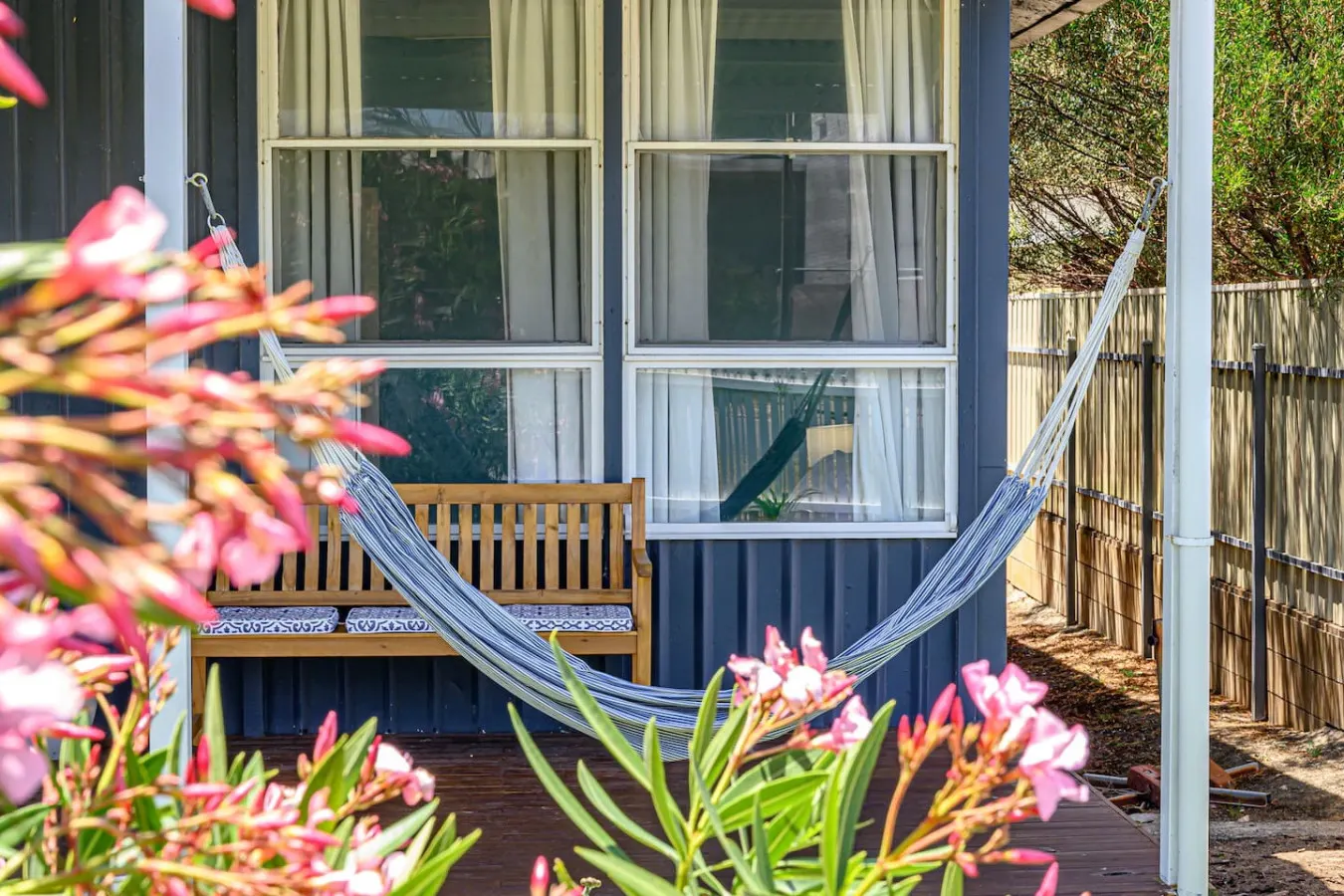 Lil Blue Surf Shack—A Playful Coastal Hideaway 7