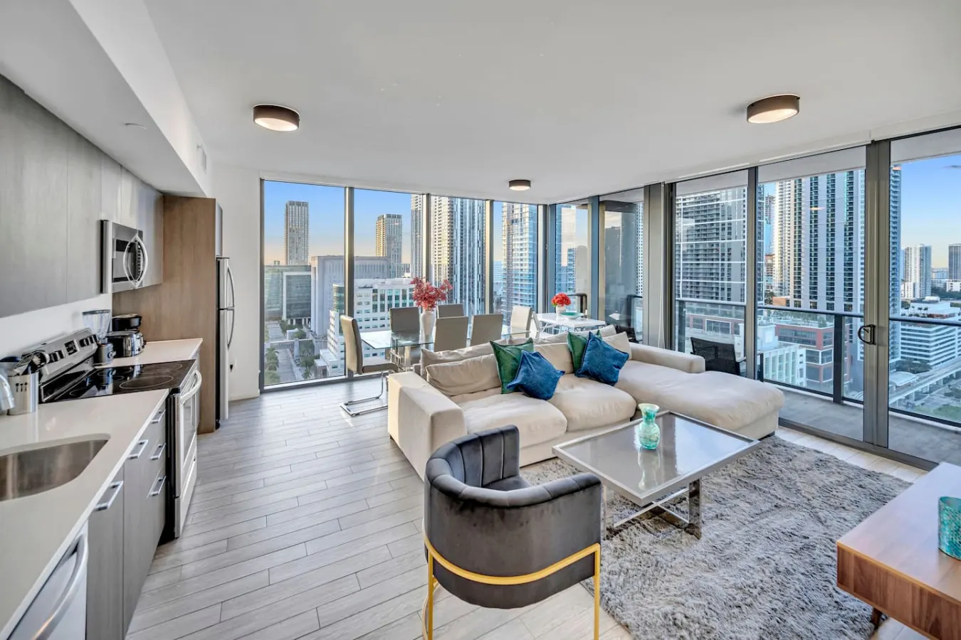 Cosy 3Beds/3Baths High Floor Unit Heart Of Miami