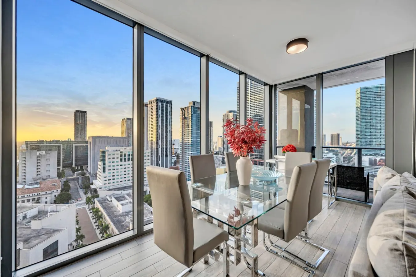 Cosy 3Beds/3Baths High Floor Unit Heart Of Miami 3