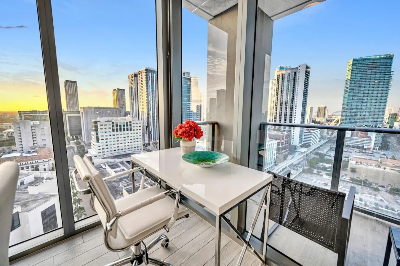 Cosy 3Beds/3Baths High Floor Unit Heart Of Miami 6