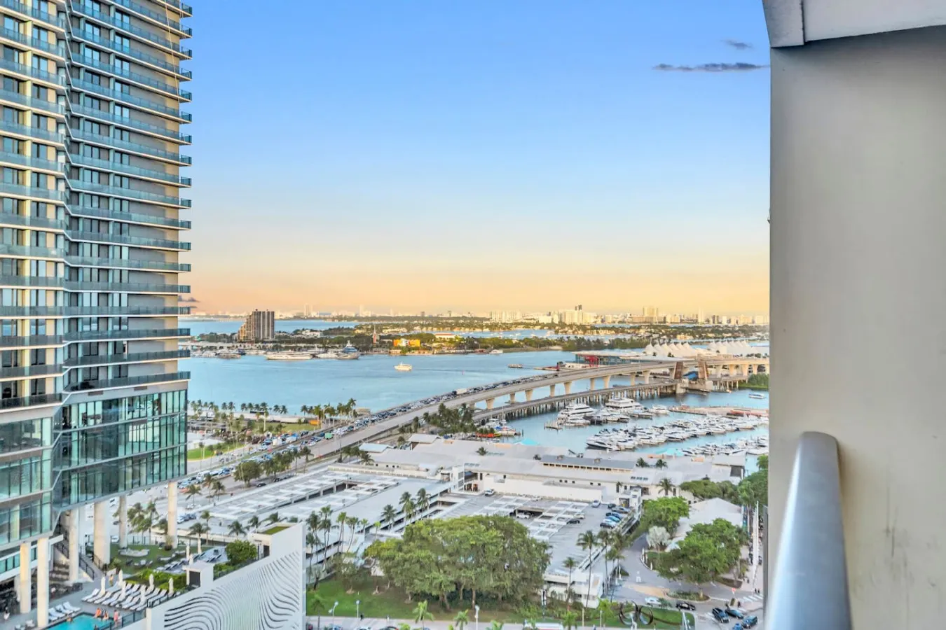 Cosy 3Beds/3Baths High Floor Unit Heart Of Miami 7