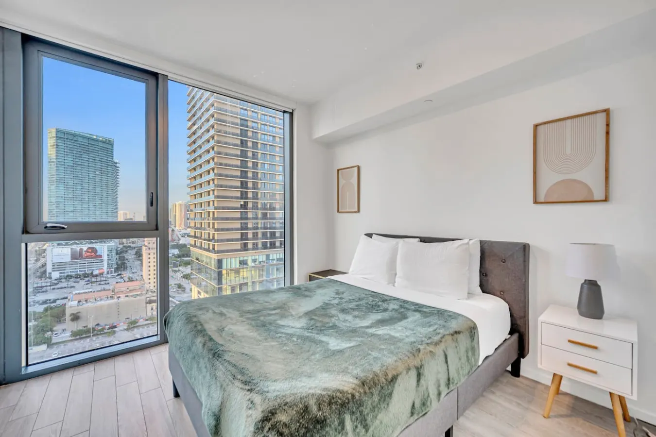 Cosy 3Beds/3Baths High Floor Unit Heart Of Miami 8