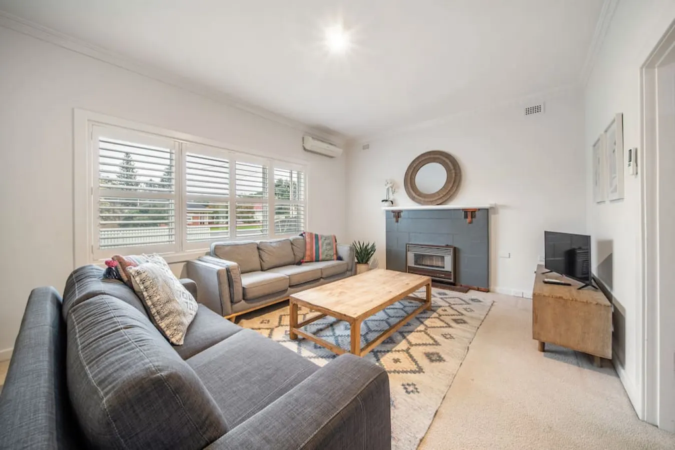 Seaside on Swan & Laneway Retreat—A Family Haven 10