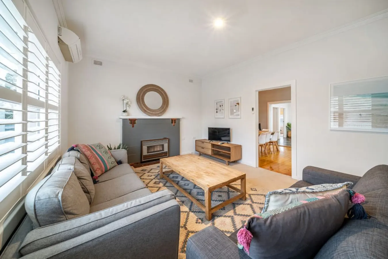 Seaside on Swan & Laneway Retreat—A Family Haven 12