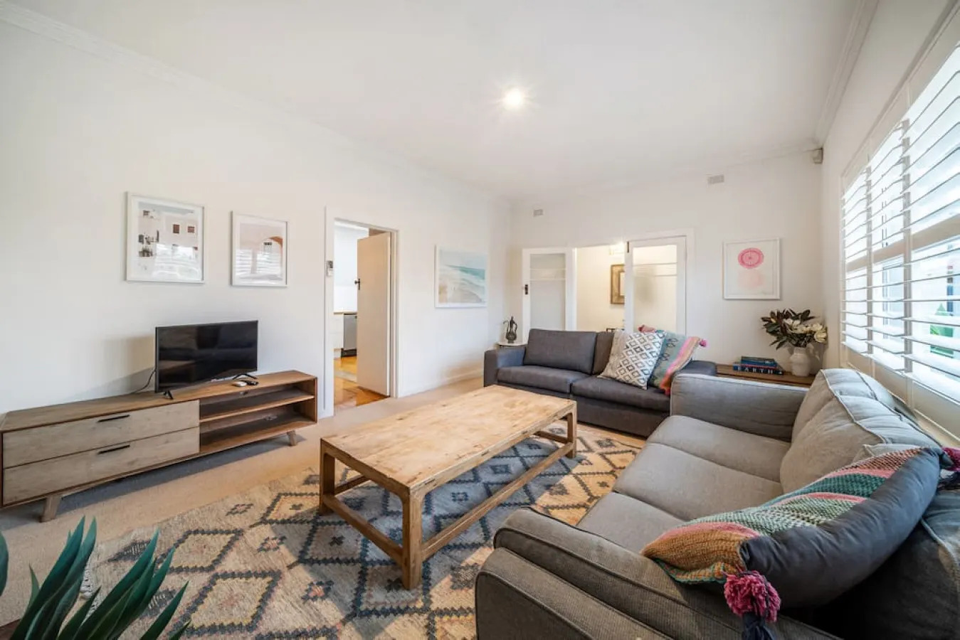 Seaside on Swan & Laneway Retreat—A Family Haven 13