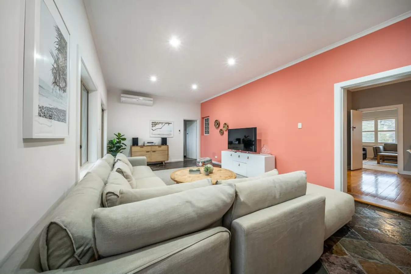 Seaside on Swan & Laneway Retreat—A Family Haven 18