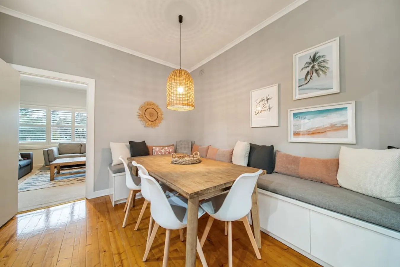 Seaside on Swan & Laneway Retreat—A Family Haven 4