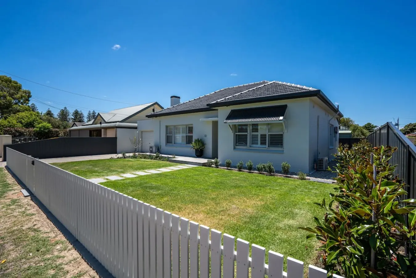 Seaside on Swan & Laneway Retreat—A Family Haven 6