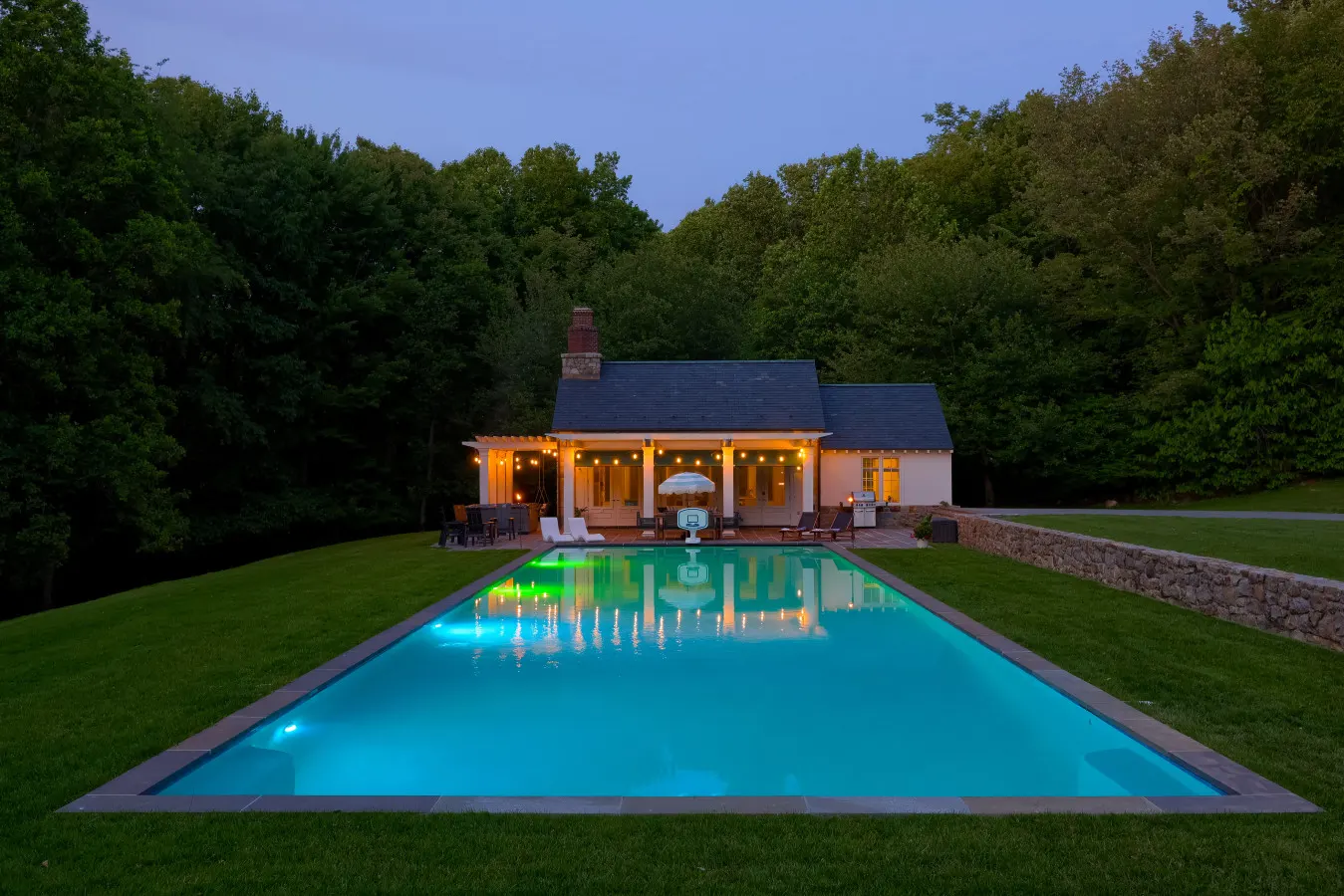 Stone Cottage at Roundtop Estate (romantic couples Retreat)