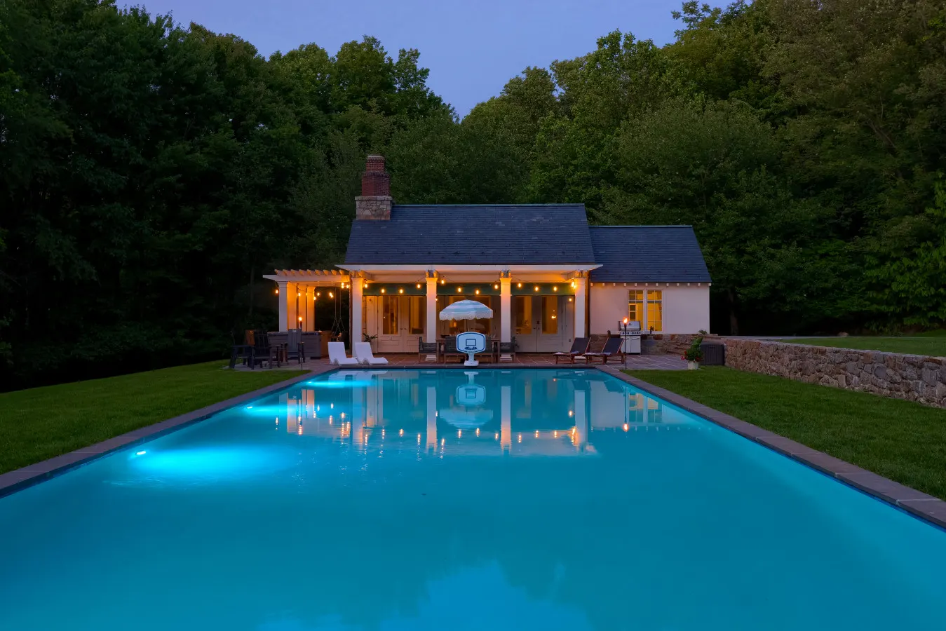 Stone Cottage at Roundtop Estate (romantic couples Retreat) 11