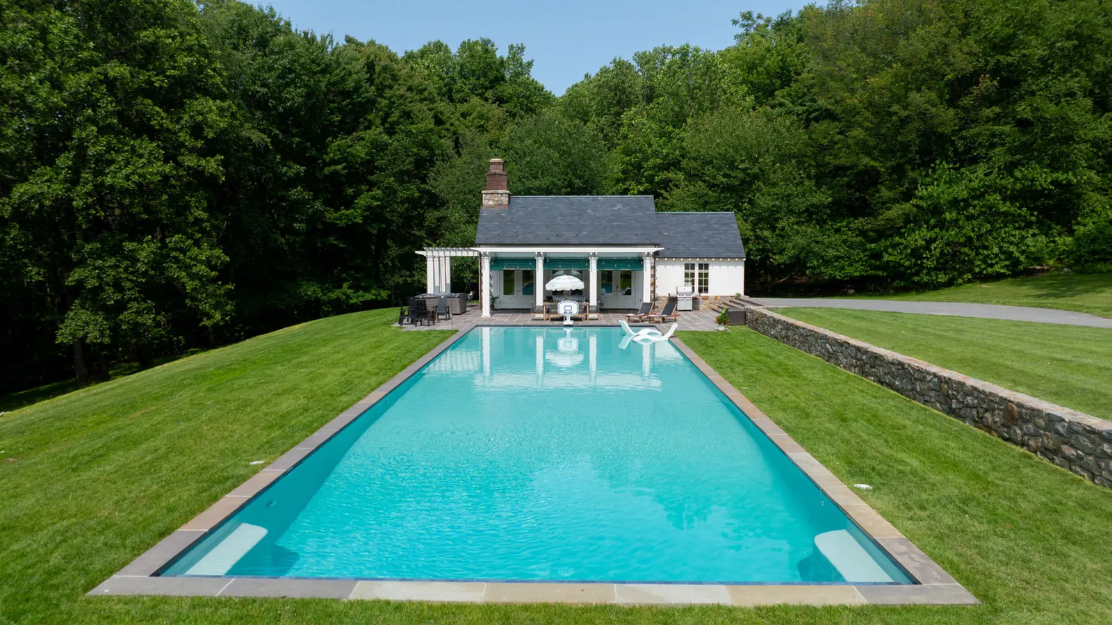 Stone Cottage at Roundtop Estate (romantic couples Retreat) 12