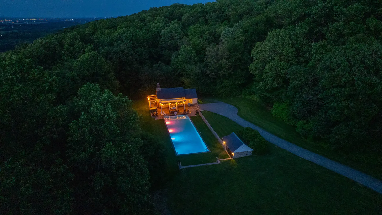 Stone Cottage at Roundtop Estate (romantic couples Retreat) 20