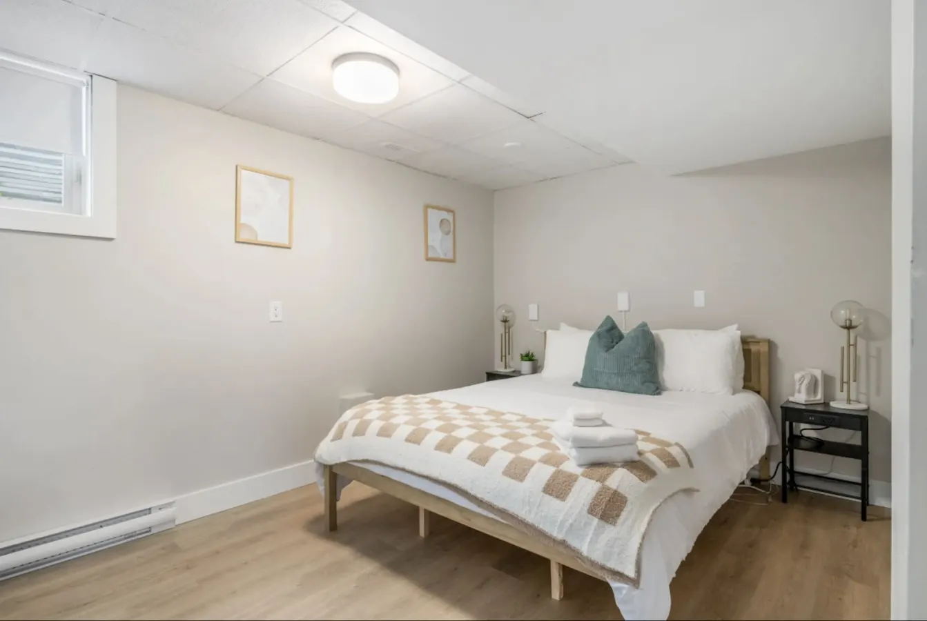 Cozy 2-Bedroom Basement Apartment Near Hospitals — photo 3