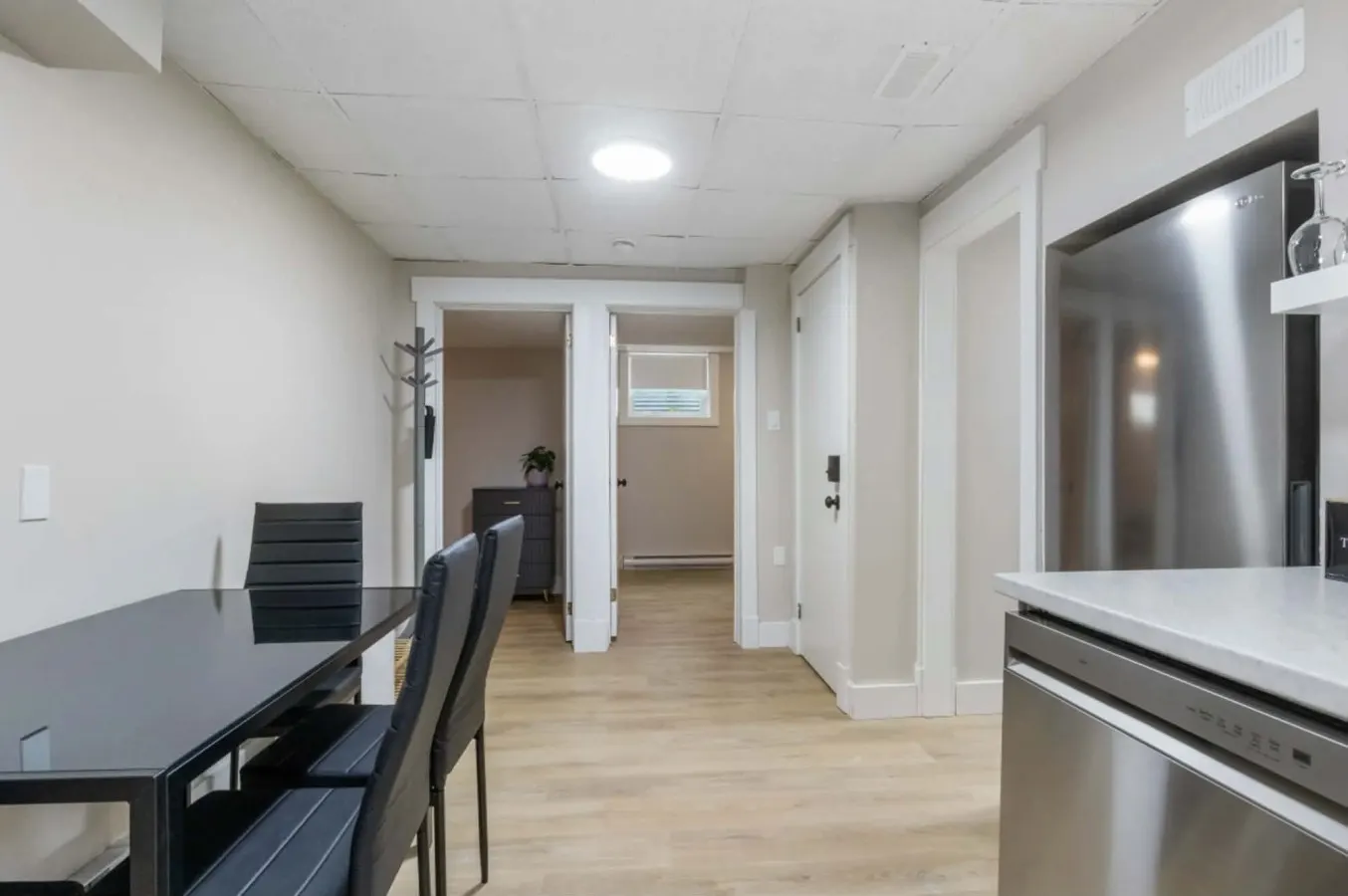 Cozy 2-Bedroom Basement Apartment Near Hospitals — photo 5