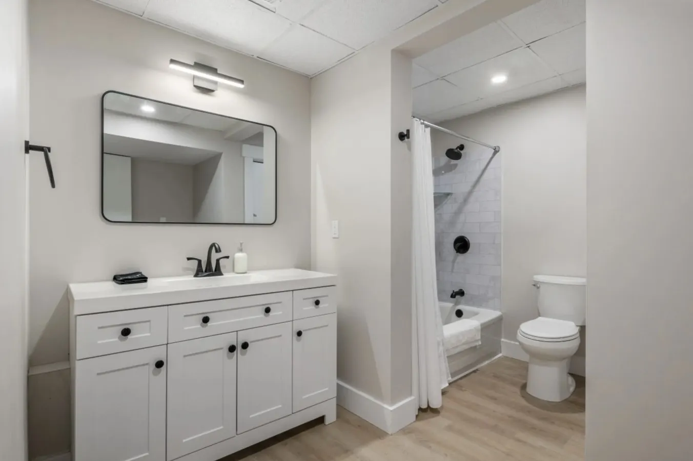 Cozy 2-Bedroom Basement Apartment Near Hospitals 7