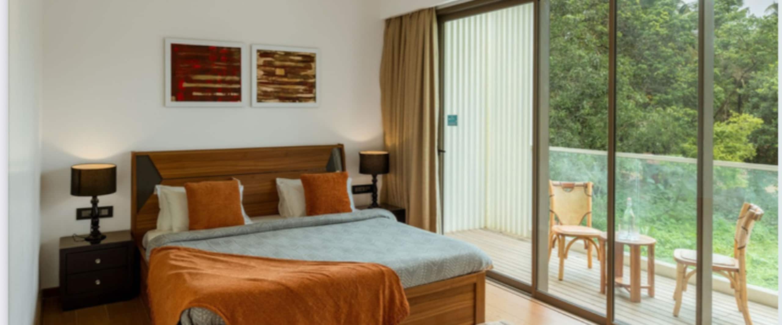 Banyan tree Villa- caretaker / pool / garden 8