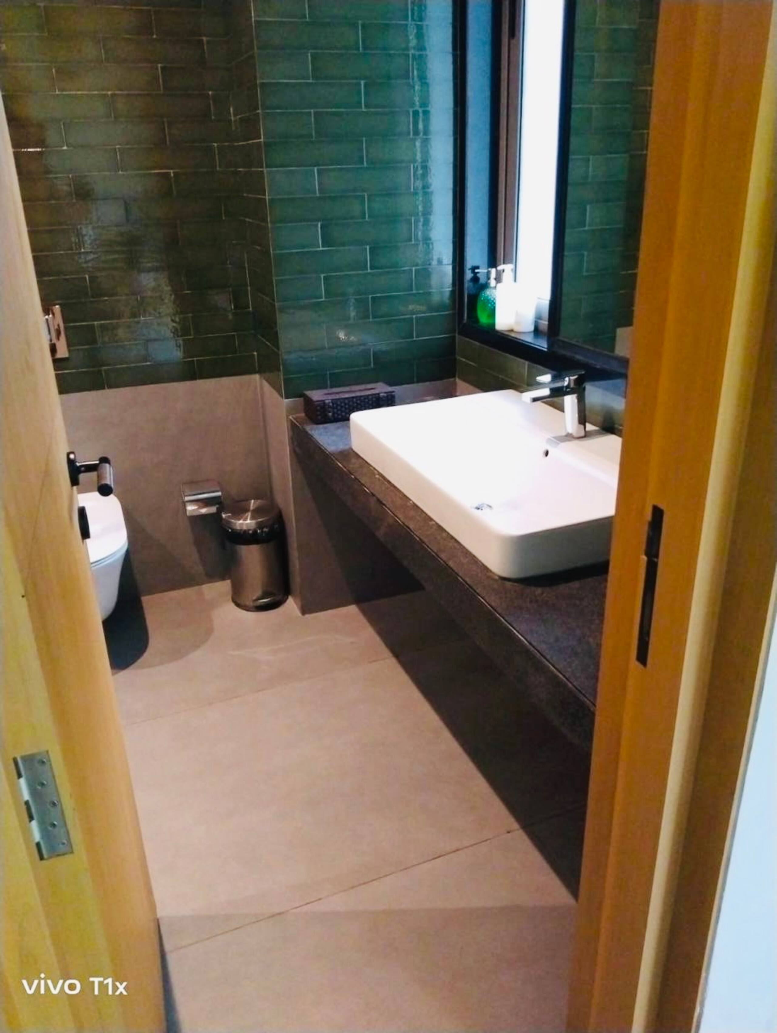Banyan tree Villa- caretaker / pool / garden 18