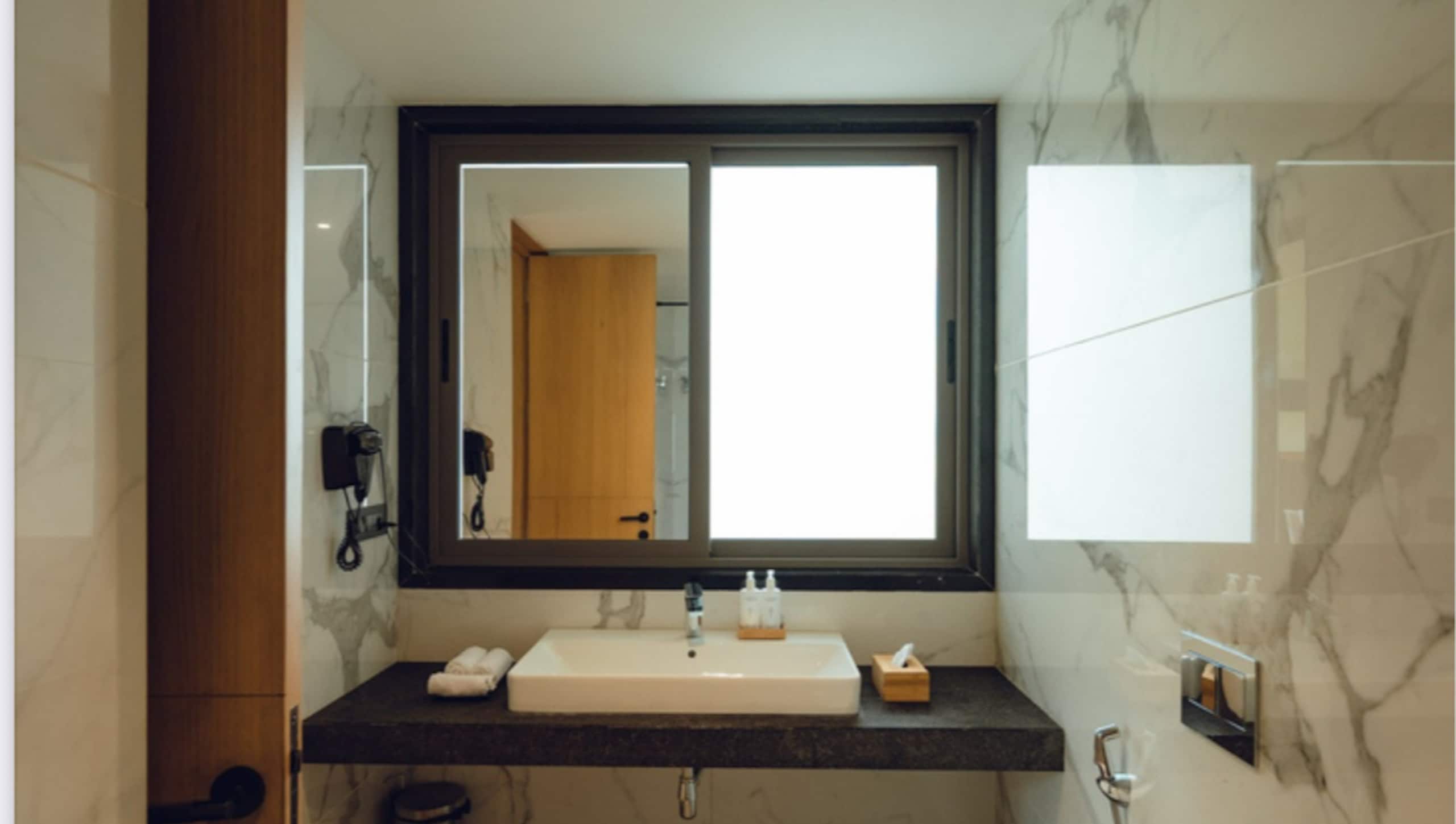 Banyan tree Villa- caretaker / pool / garden 20