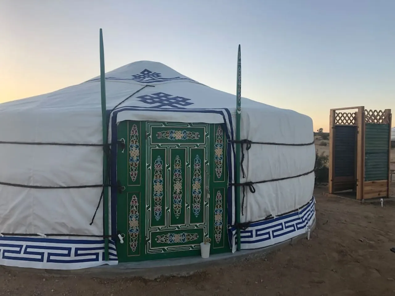 28 Palms Ranch Stargazing yurt #5 · Stargazing Mongolian Yurt JTNP — photo 3
