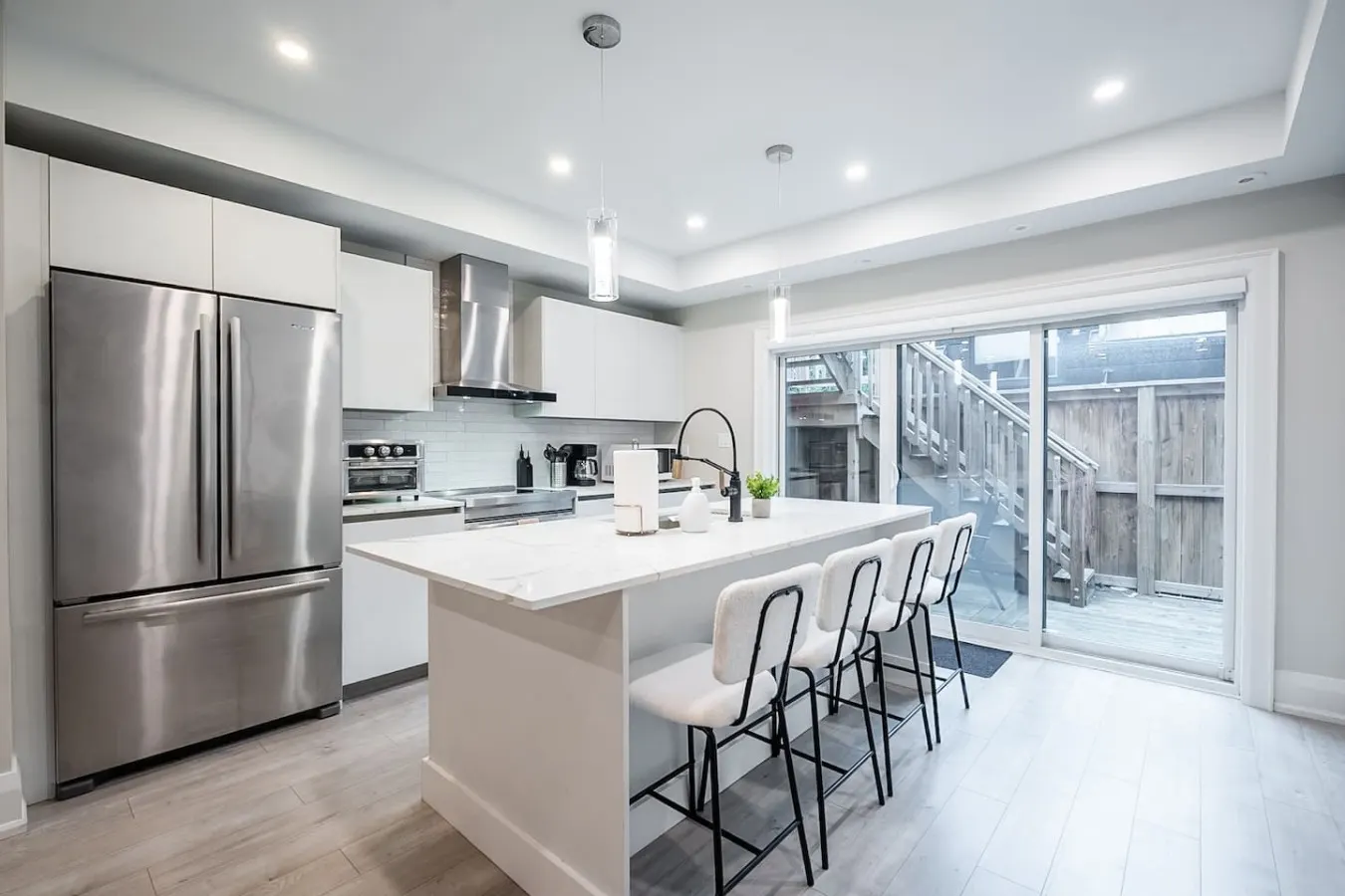 Modern Designer 1BR King Bed West End 2