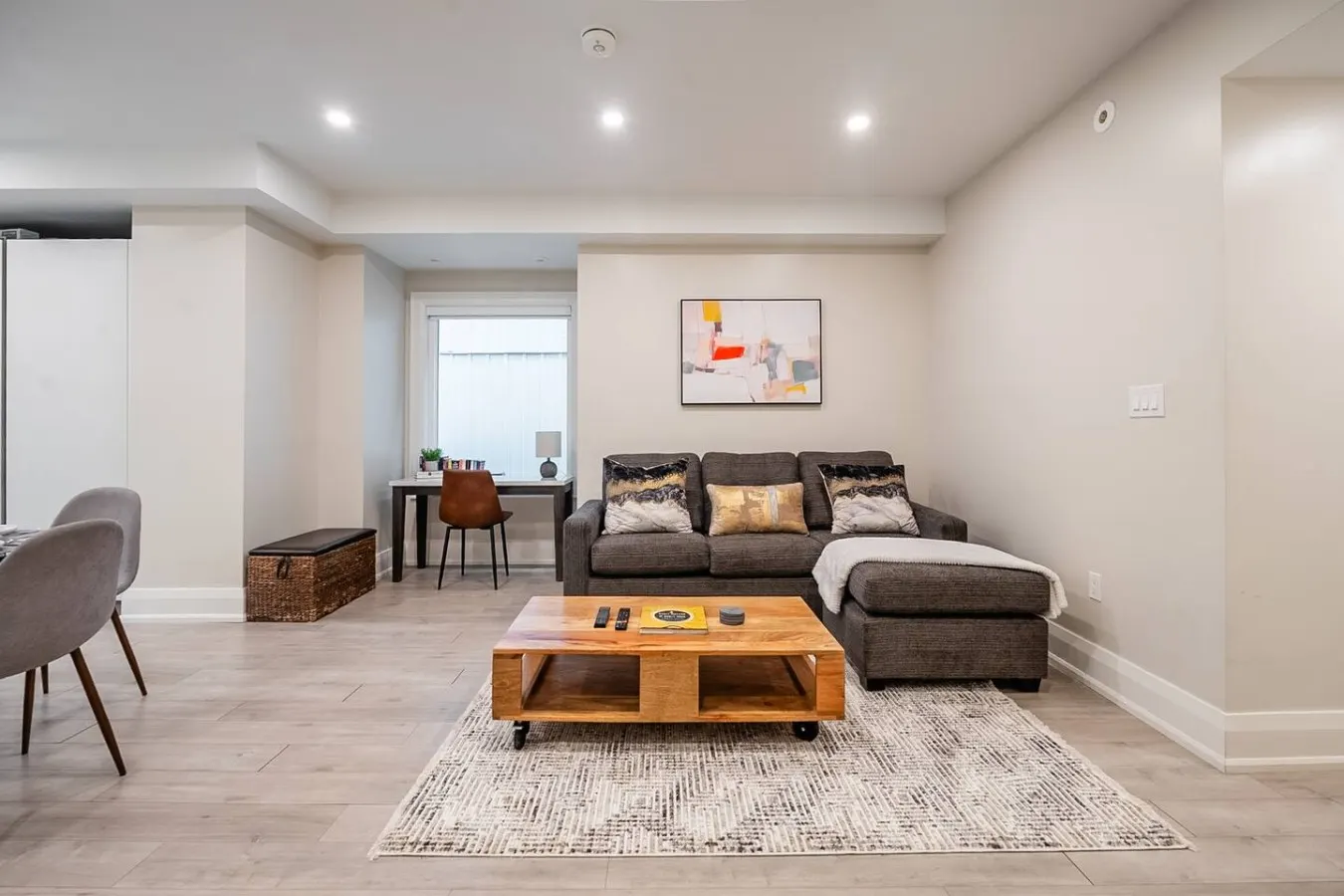 Modern Designer 1BR King Bed West End 9